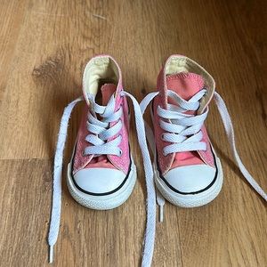 Pink baby converse sz4